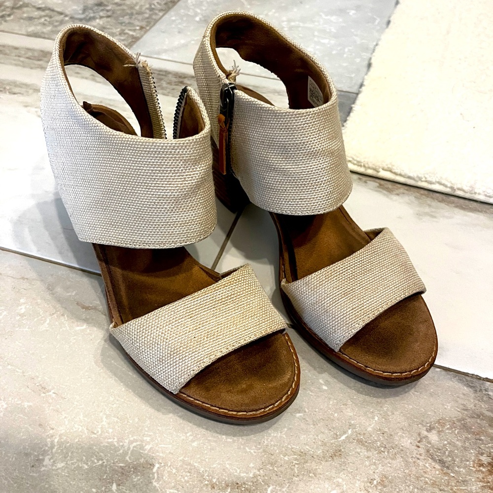 Toms neutral canvas block heel sandals 7.5